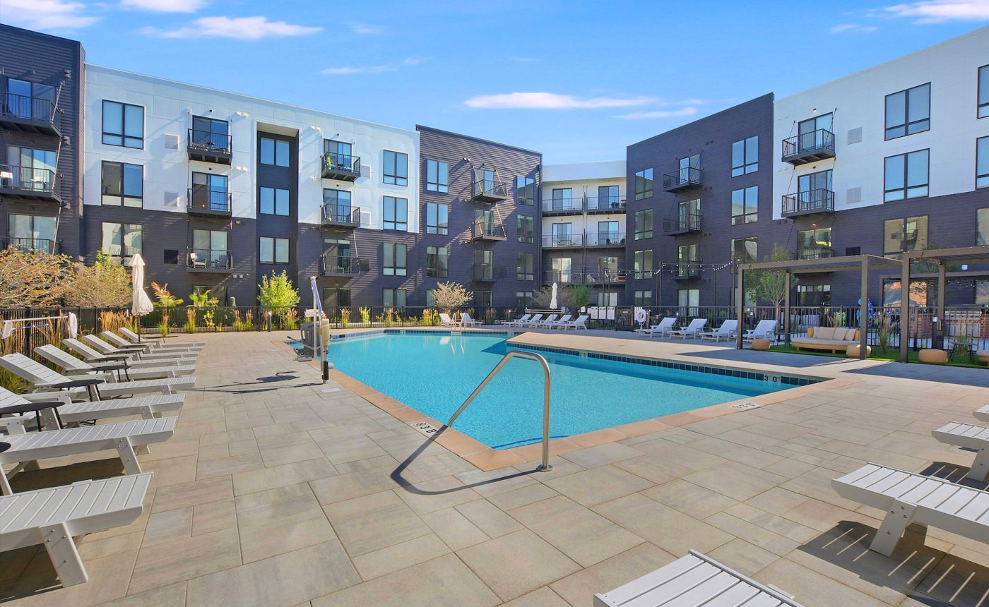 Yorktown_Reserve_Amenity_Exterior_Pool_04